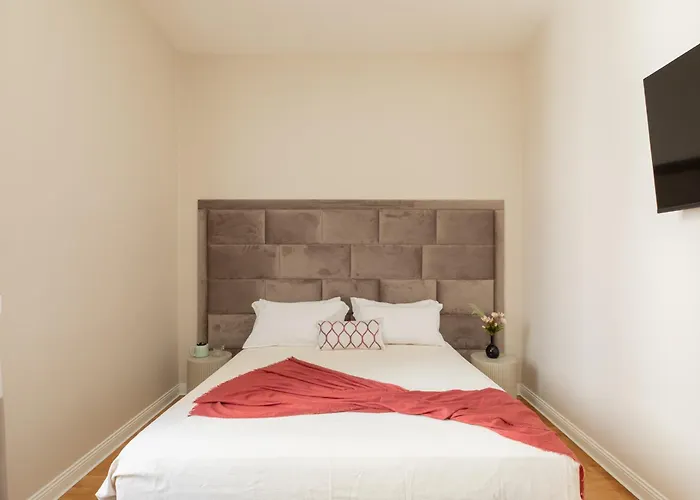 Spanish Steps Caesar Suites